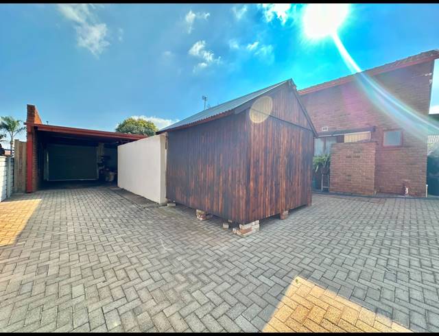 3 BEDROOM HOUSE FOR SALE IN FAUNA PARK
